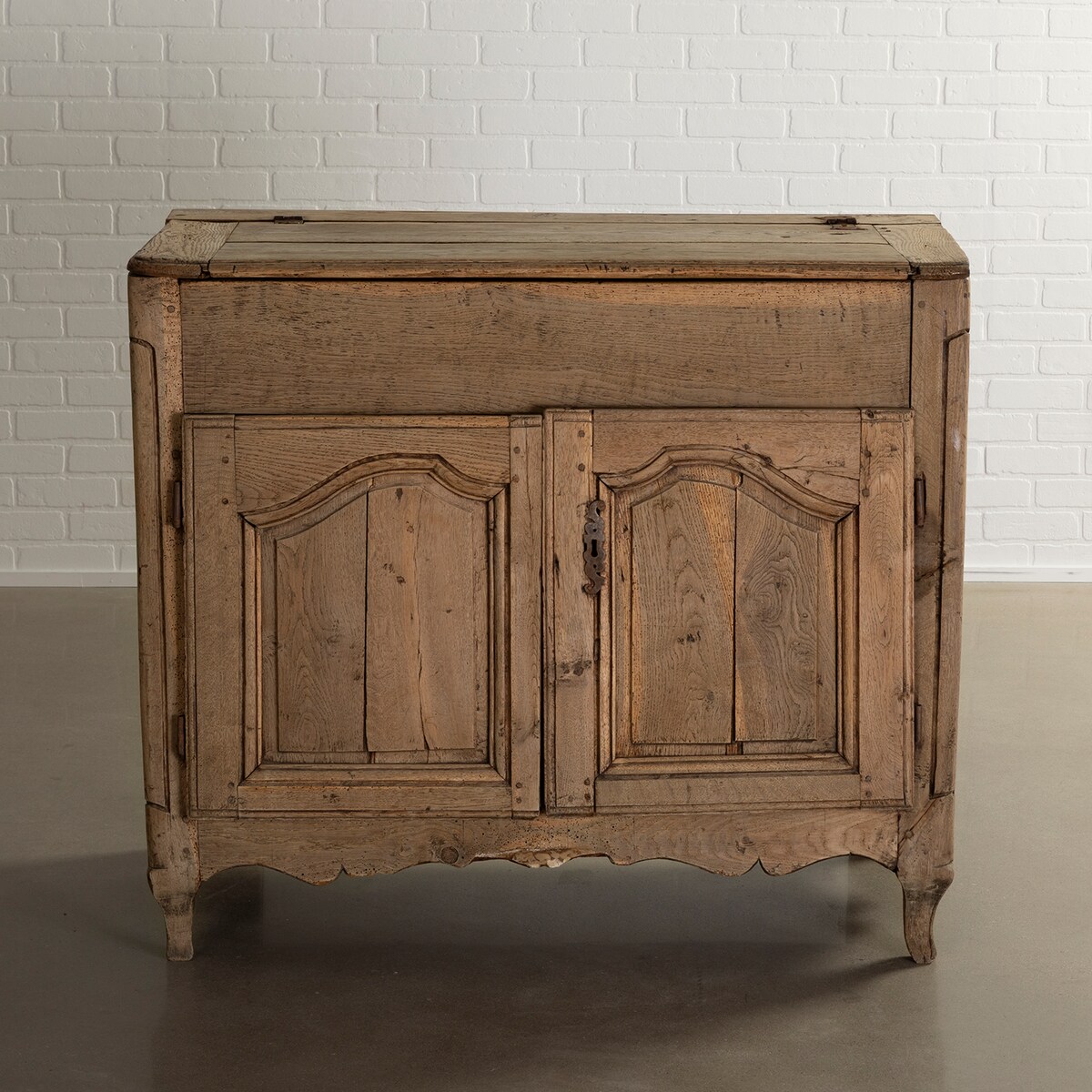 ah antique bedroom   