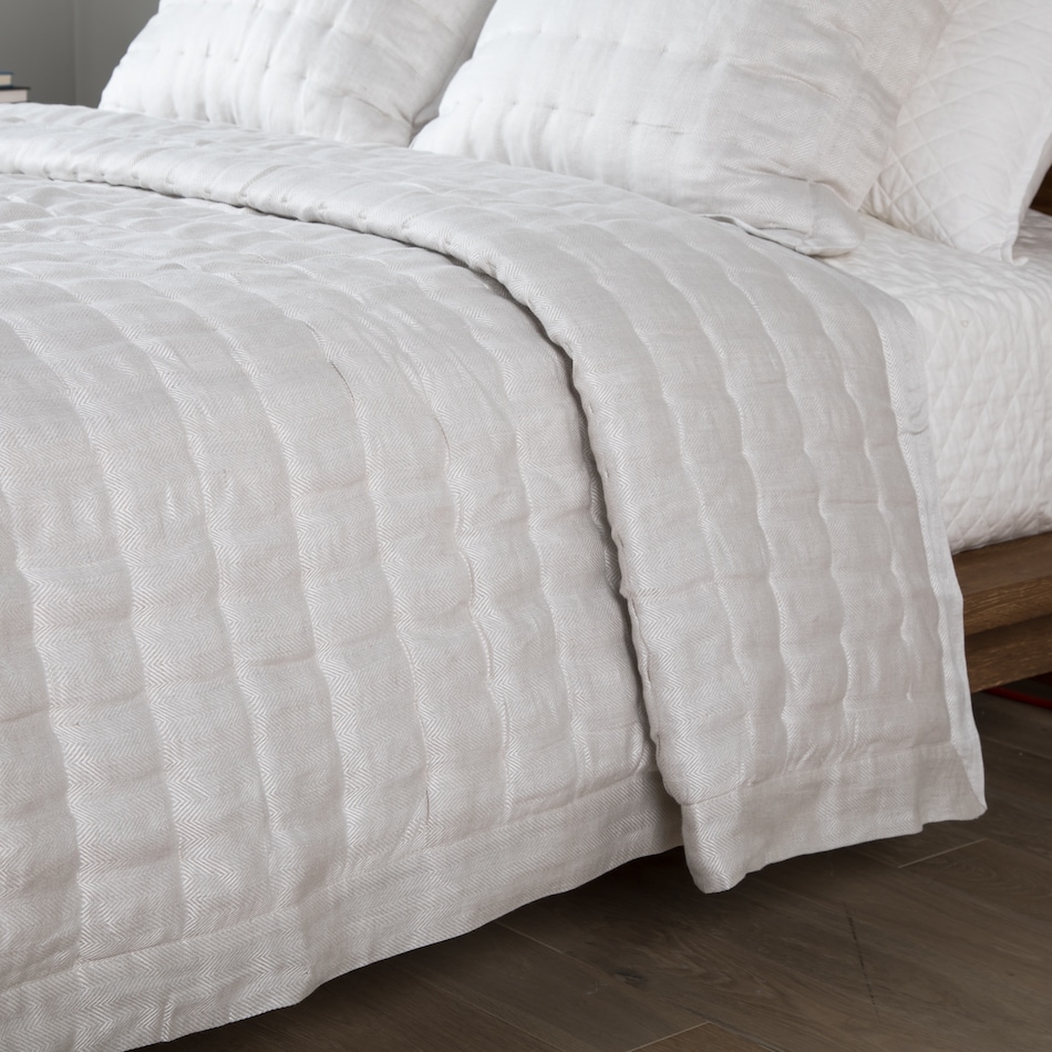 august haven bedding   