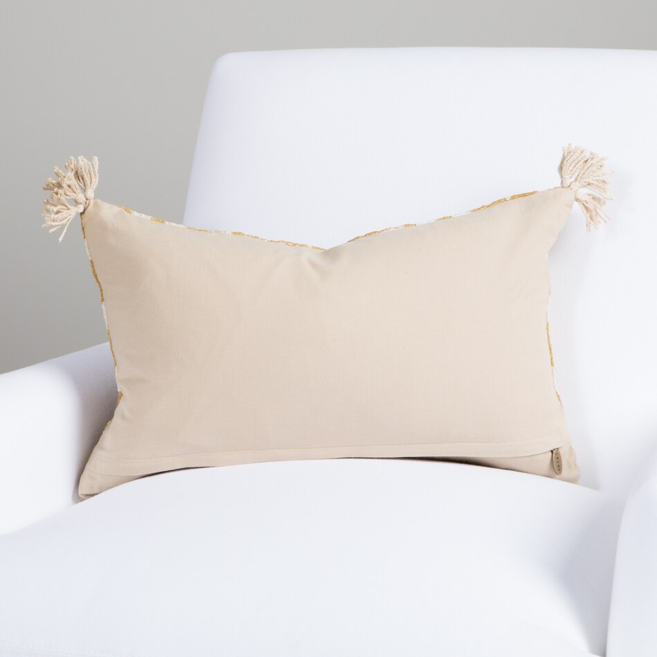 august haven pillows etc   