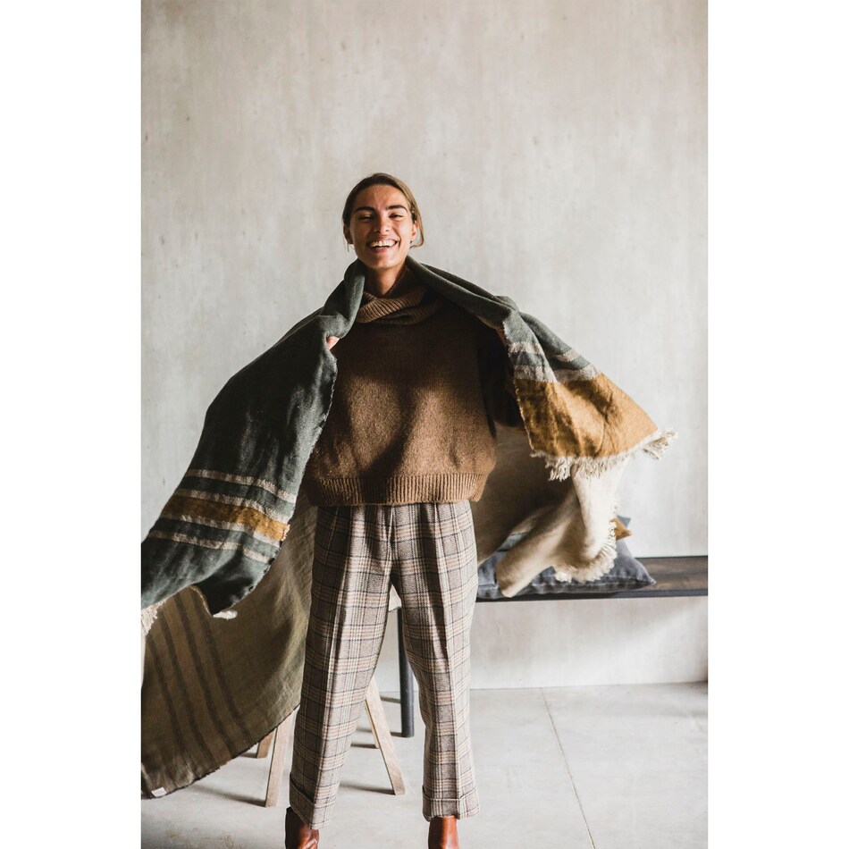 august haven pillows etc   