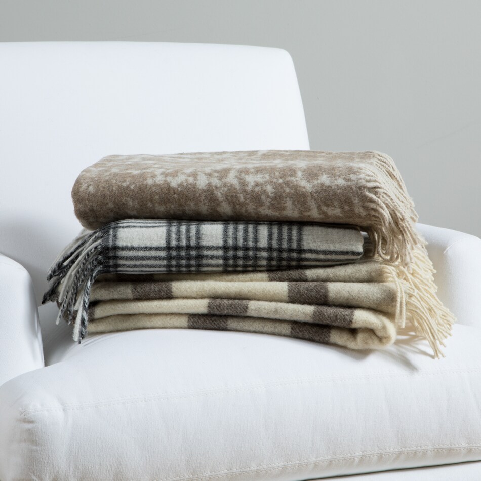 august haven pillows etc   