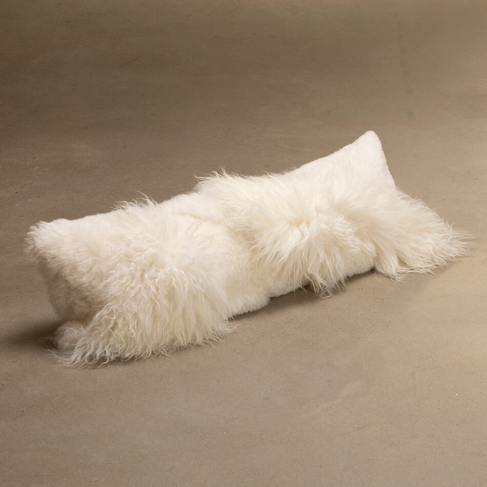 august haven pillows etc   