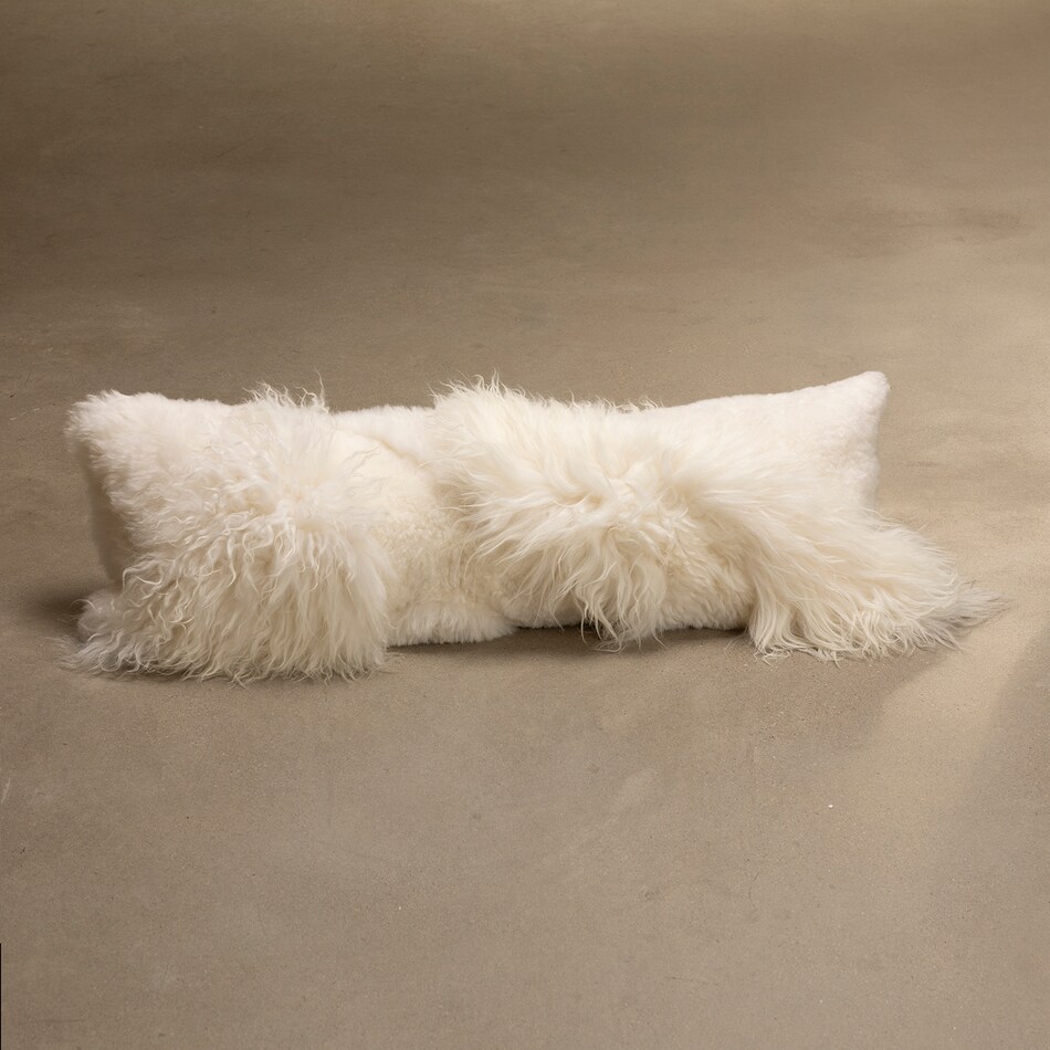 august haven pillows etc   