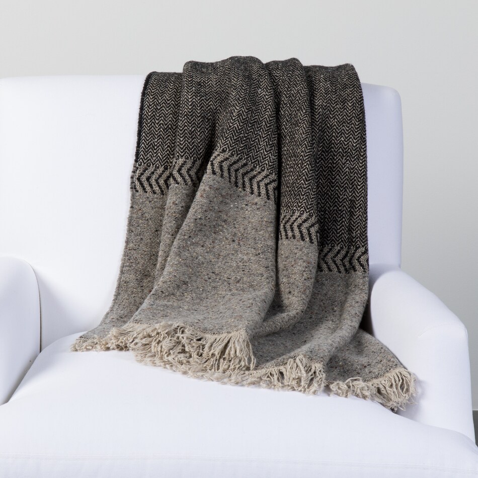 august haven pillows etc   