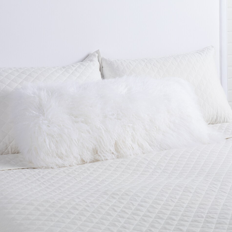 august haven pillows etc   