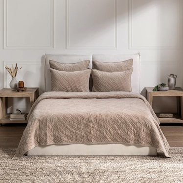 Elms Velvet Pebble King Quilt Set