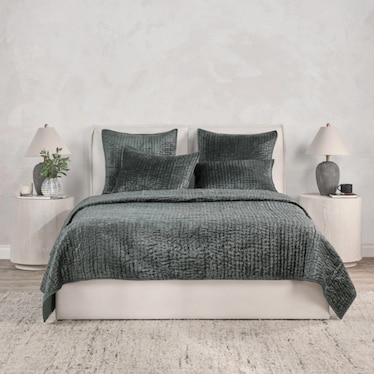 Bari  Quilt Set