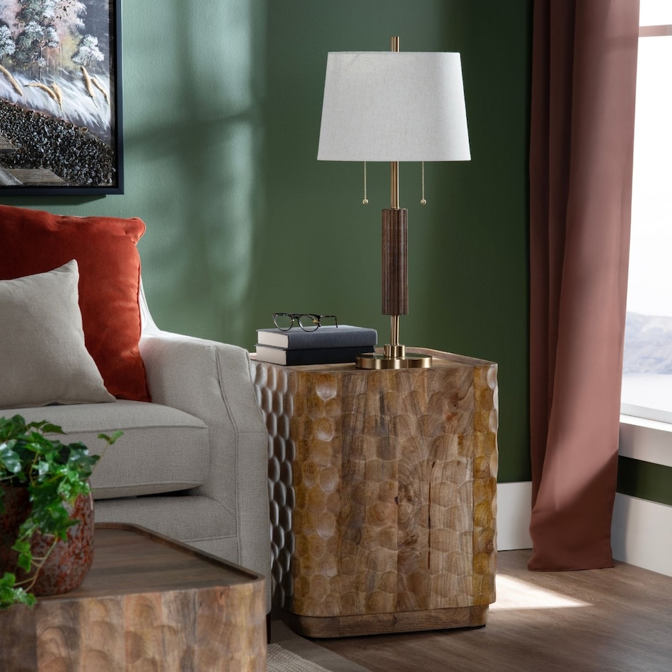 czy brass table lamp   