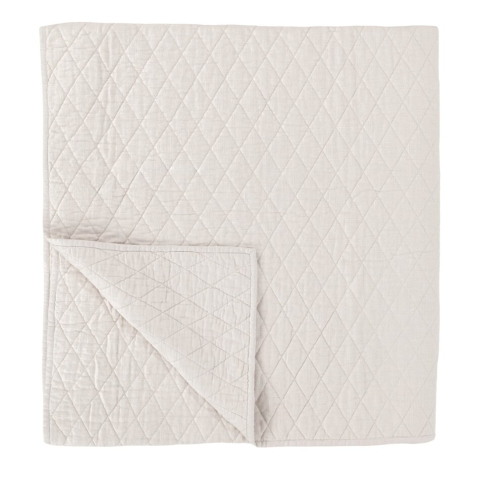 white blankets throws and linens   